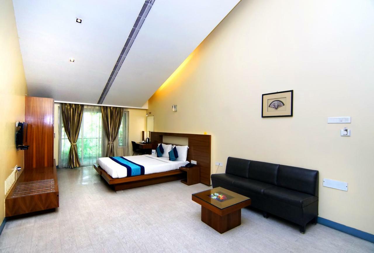 Mint Koregaon Park Next To Osho Ashram Pune Bagian luar foto