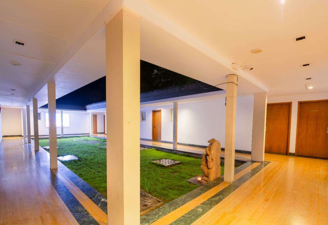 Mint Koregaon Park Next To Osho Ashram Pune Bagian luar foto